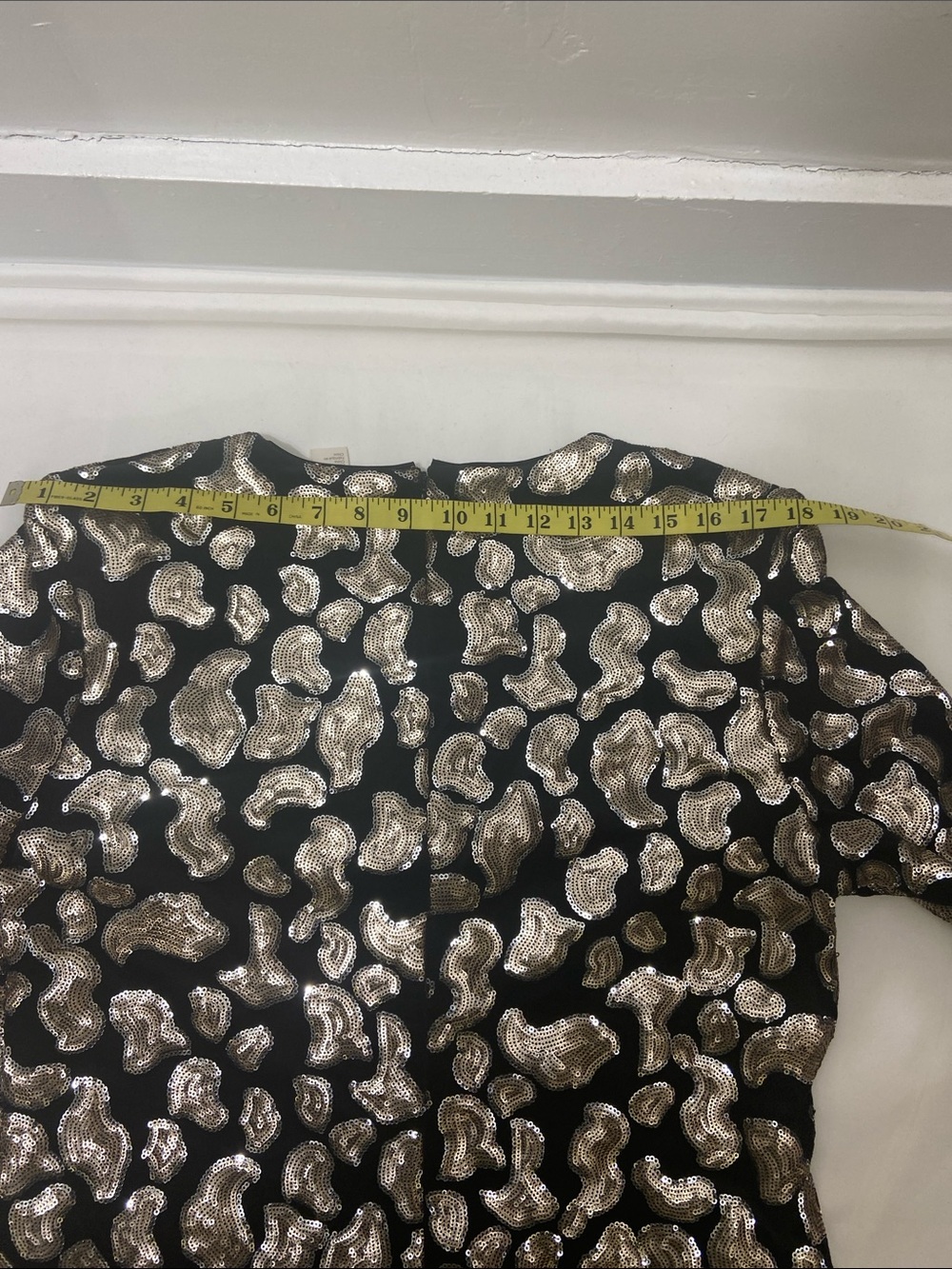 H&M Black velvet Long-Sleeve Shift Dress with Gold Sequin Animal Print. Size-L - Picture 4 of 13